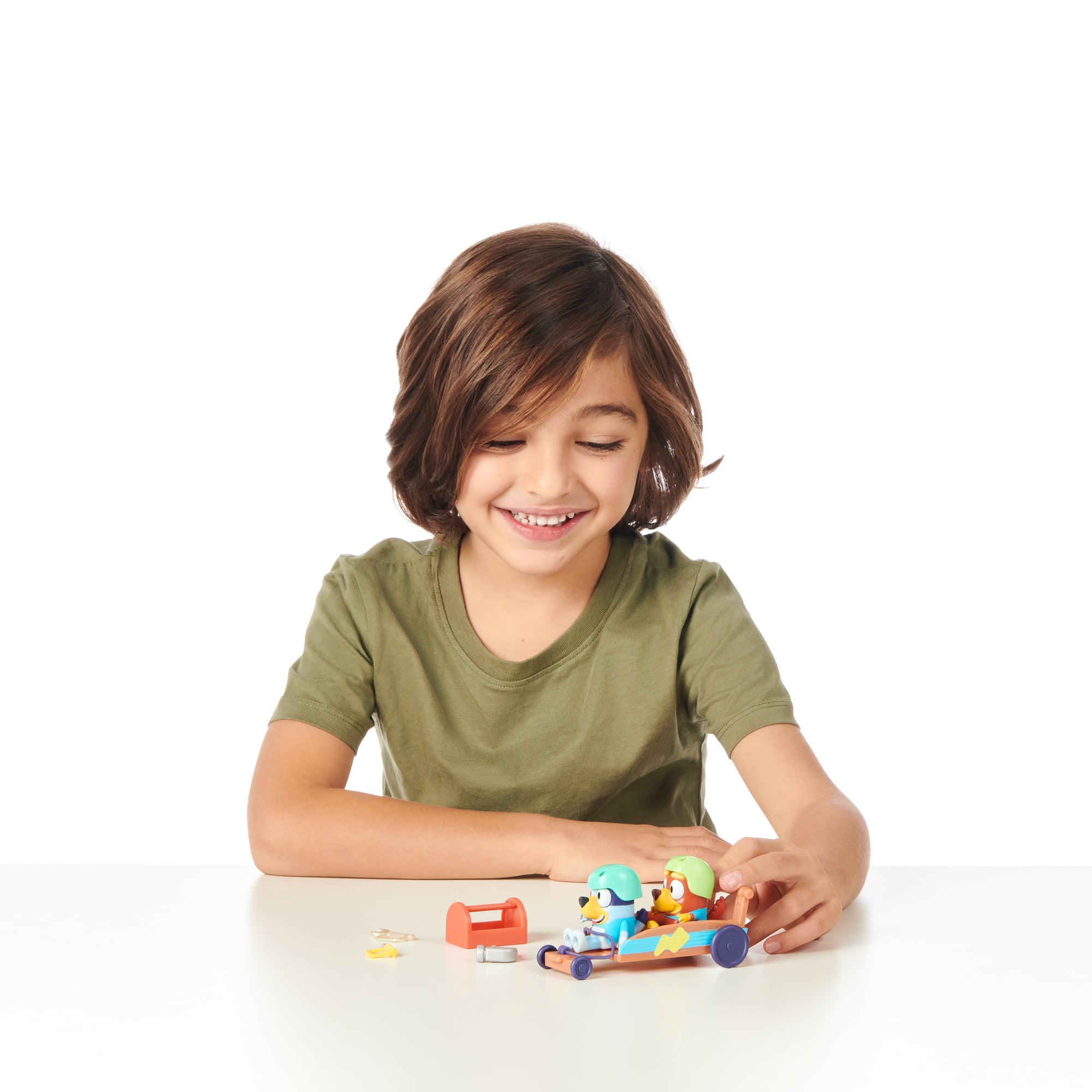 Bluey， Rusty and Bluey's Go-Kart Vehicle and Figures Pack， 2.5-3 inch Figures and Accessories， Preschool， Ages 3+