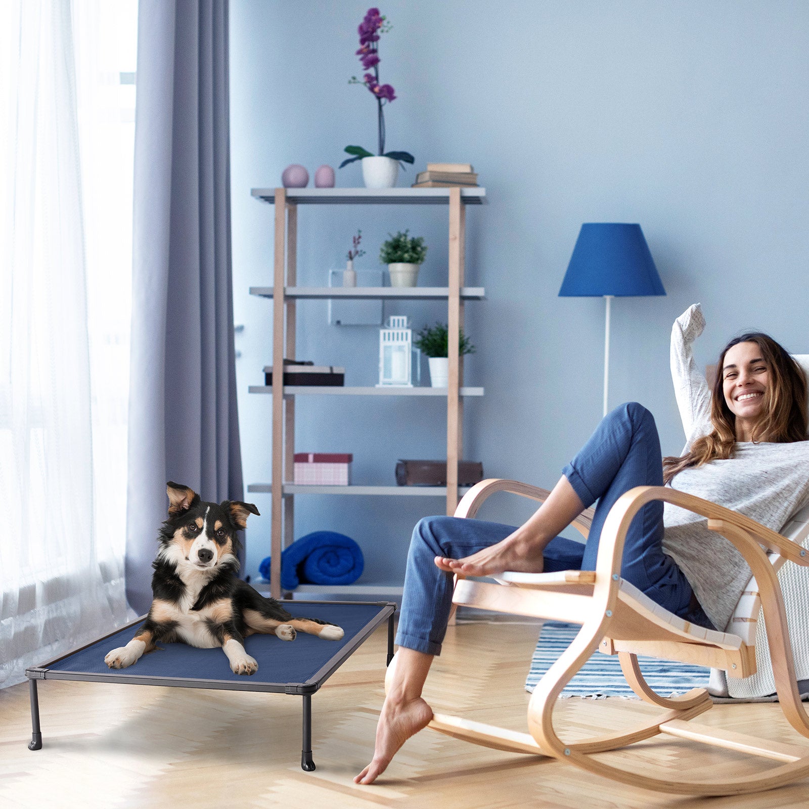 Veehoo Chewproof Dog Bed， Cooling Raised Dog Cots with Black Metal Frame， Medium， Blue