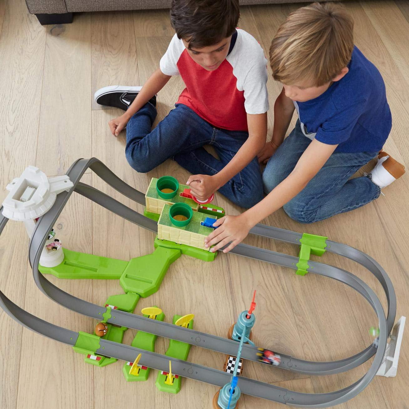 Hot Wheels Mario Kart Circuit Lite Track Set With 1:64 Scale Die-Cast Kart Vehicle